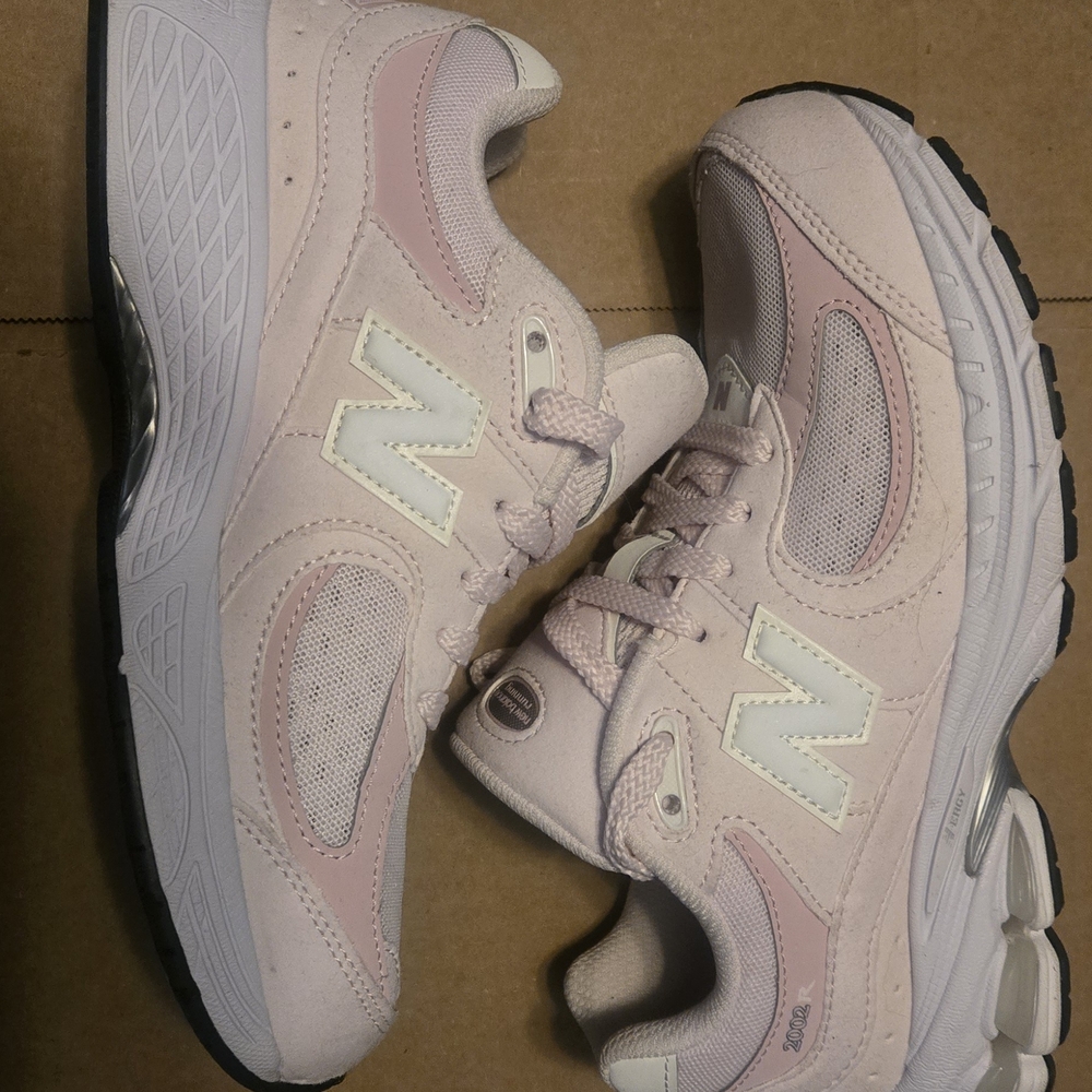 New Balance Youth 2002R Pink Athletic Sneakers Size 4.5